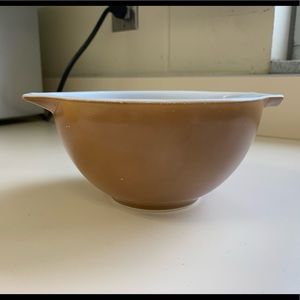 Vintage Pyrex bowl